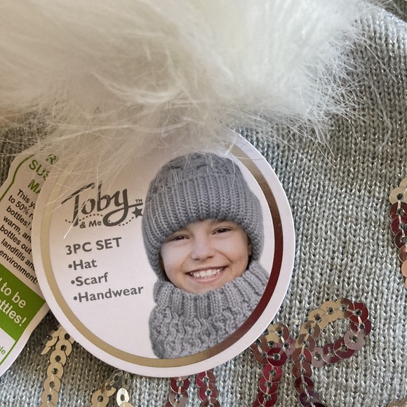 Scarf, hat,gloves! - Picture 2 of 6